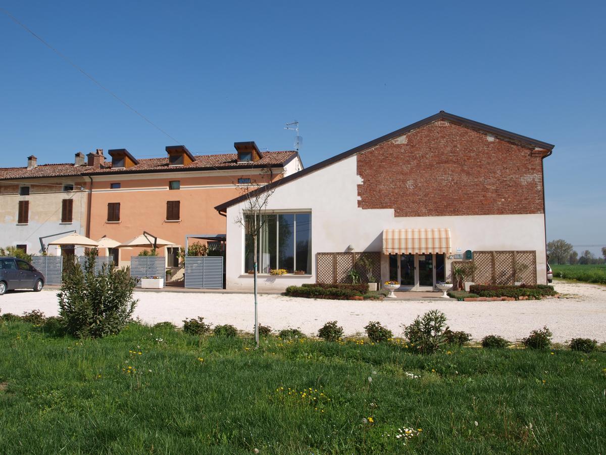 Hostel La Cascina Del Sole Rivarolo del Re ed Uniti Exteriér fotografie
