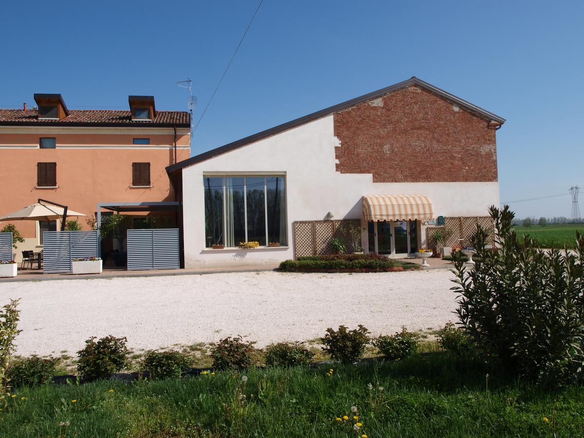 Hostel La Cascina Del Sole Rivarolo del Re ed Uniti Exteriér fotografie