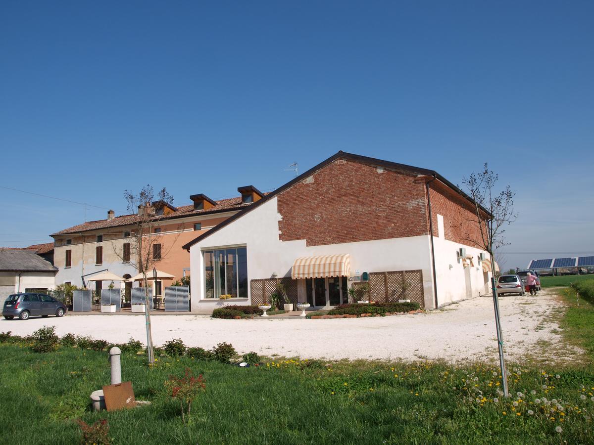 Hostel La Cascina Del Sole Rivarolo del Re ed Uniti Exteriér fotografie